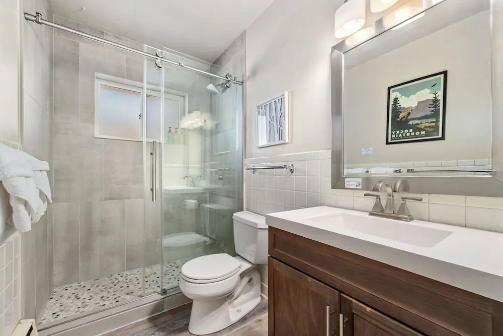 Azure Suite Walkable Old Town Condo w/ Park View
