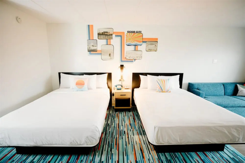 Standard Quadruple room with balcony and with partial ocean view