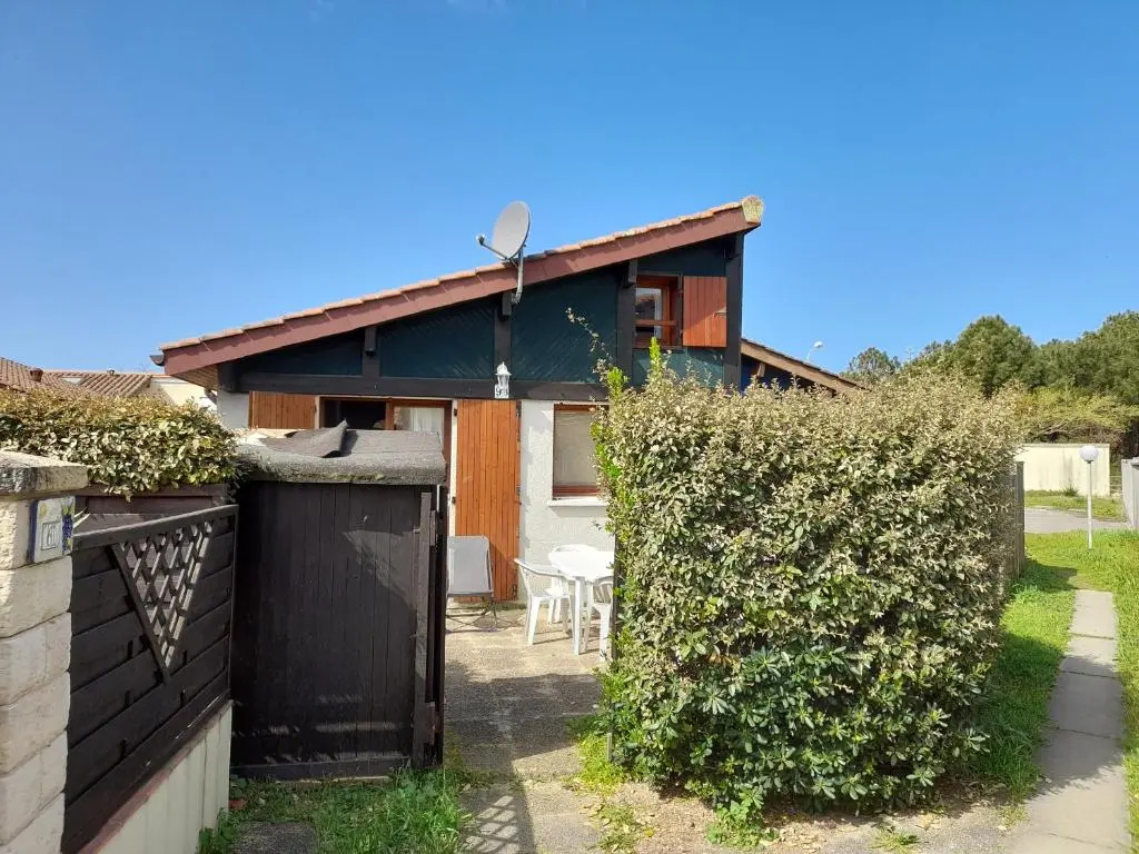 Biscarrosse-plage jolie maisonnette avec terrasse - 200m de la plage -pour 5 personnes