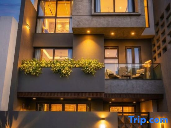 May Lux Villa-5BR- Walk to My Khe Beach.