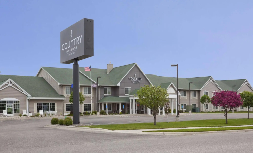 Country Inn & Suites by Radisson, Willmar, MN