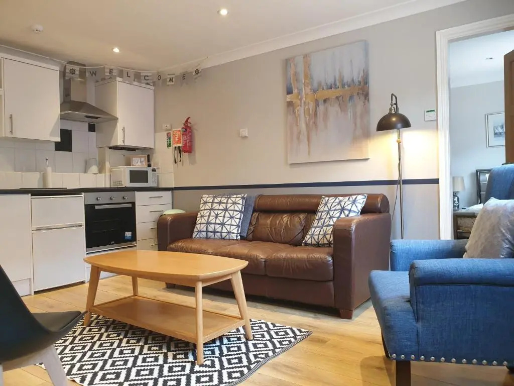 3 Bedrooms Cottage