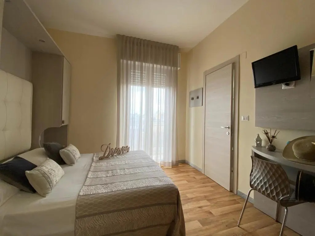 Standard Double room with sea view (full double bed)