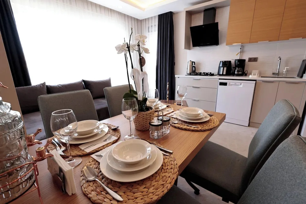 Luxury Double room with city view (full double bed)