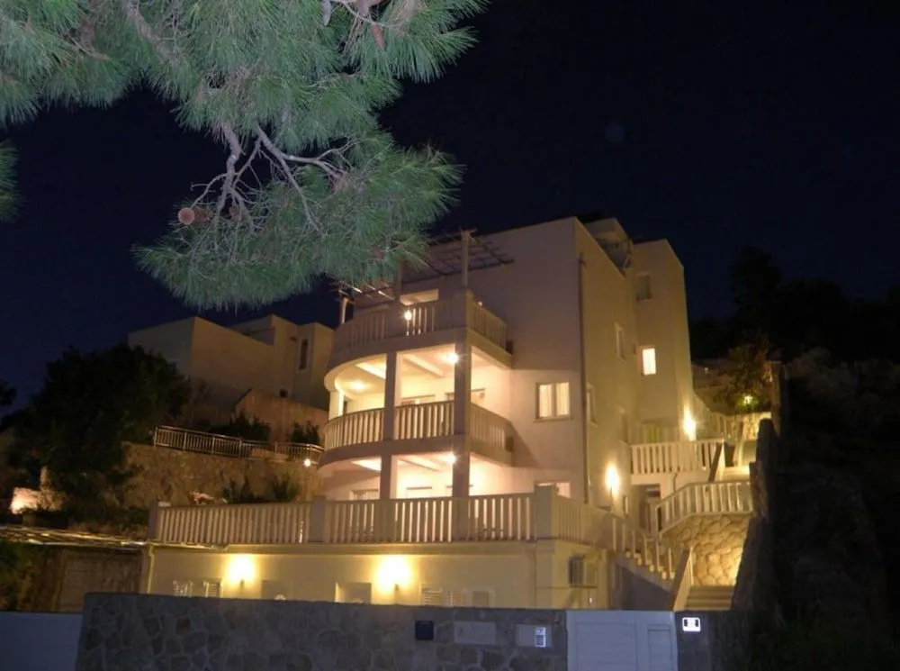 Villa Borna Apartments