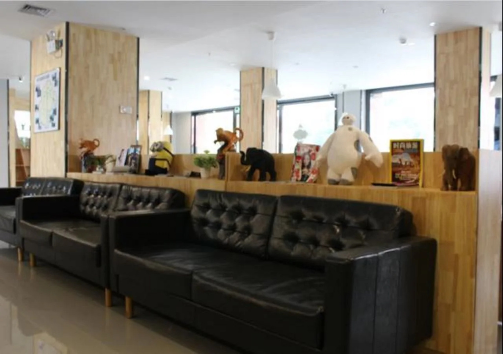 Lobby & Reception