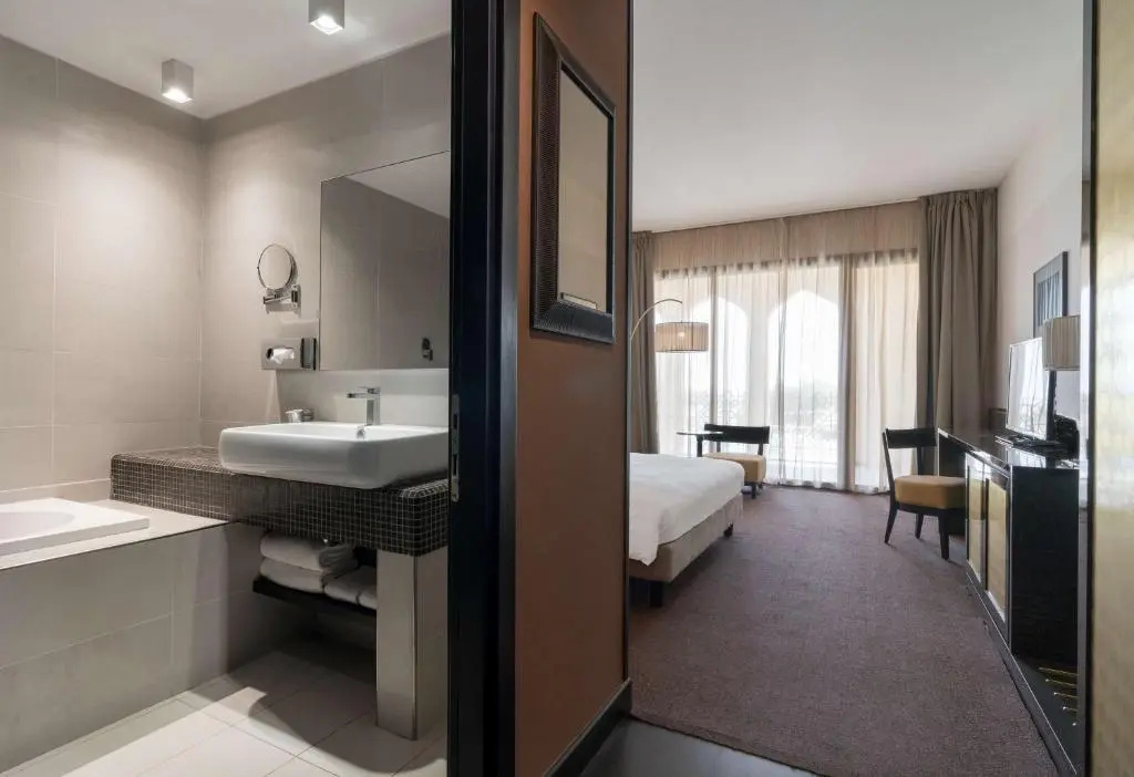 Superior room with pool view