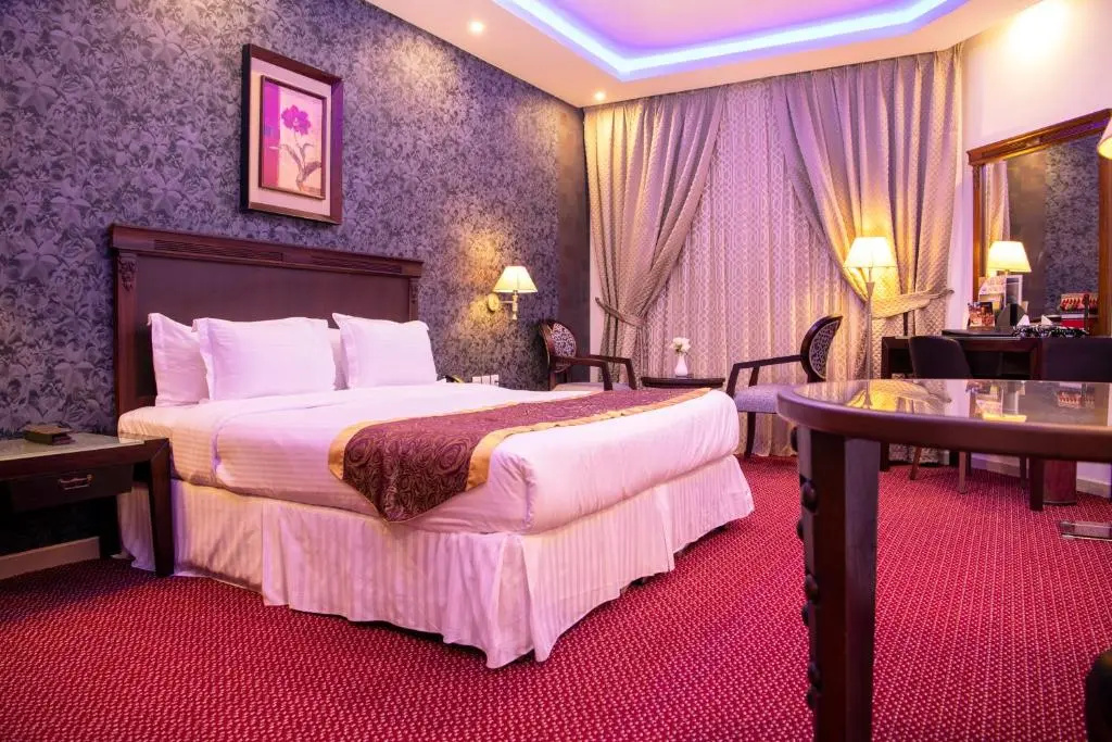 Deluxe Double room with city view (full double bed)