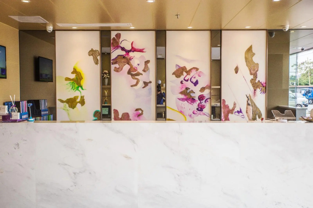 Lobby & Reception