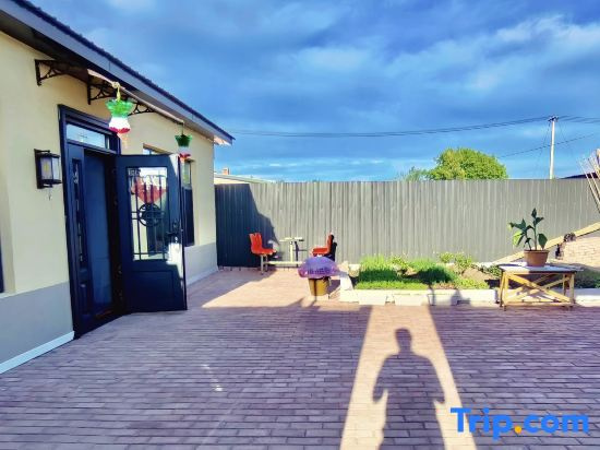 Luhua Court Homestay