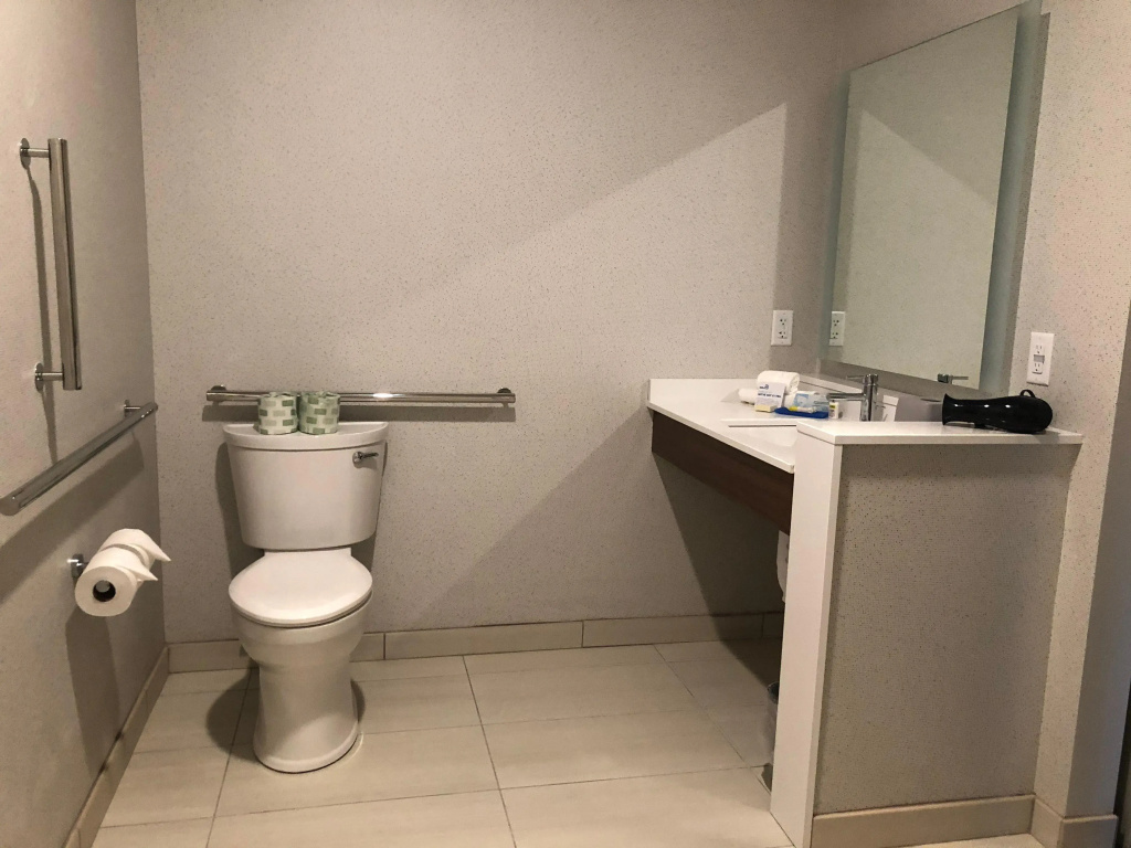 Holiday Inn Express & Suites Madison West - Middleton by IHG - фото 9