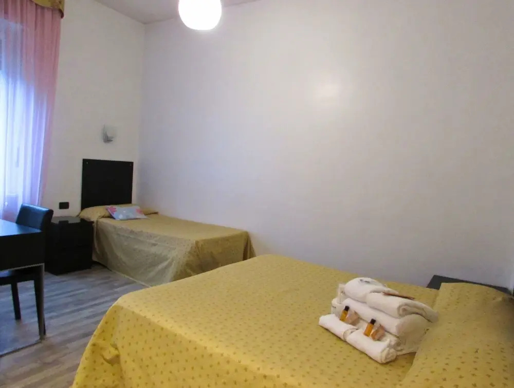 Economy Triple room with balcony