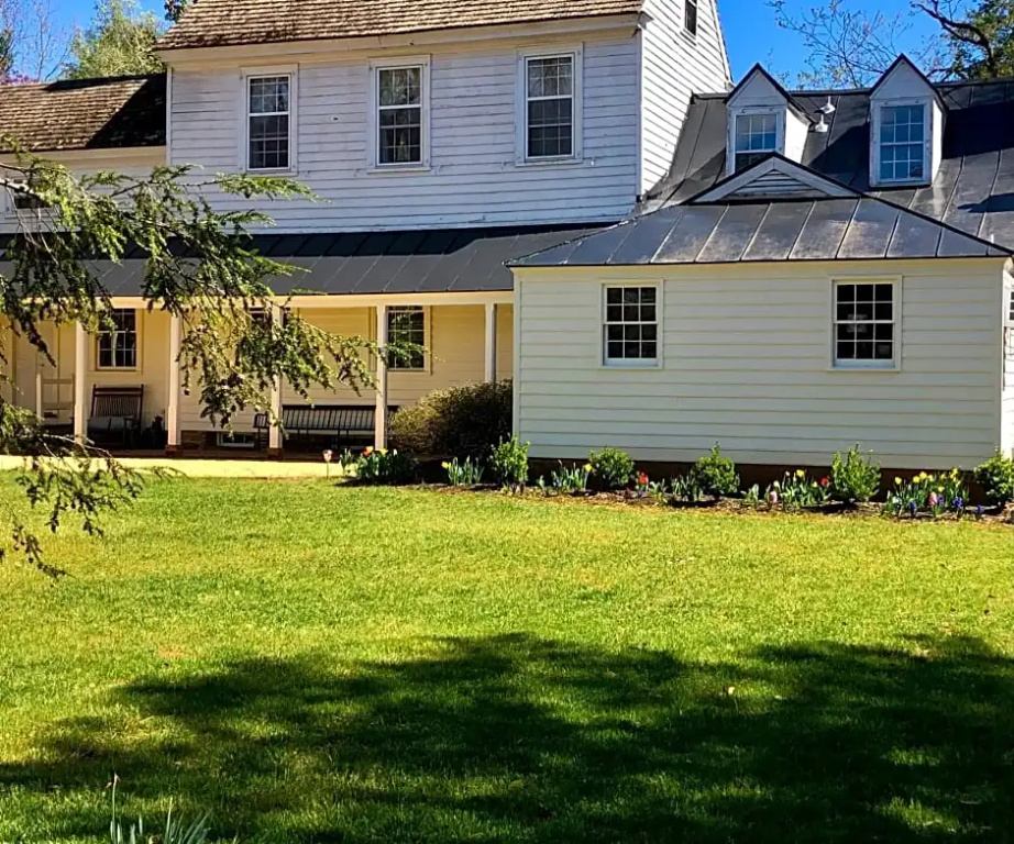 Hollymead House Inn/Bed & Breakfast