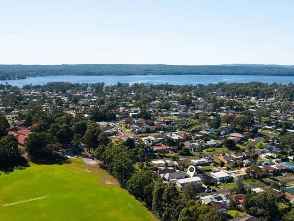 Pet Friendly Walk to the Water Park Shops and the Club