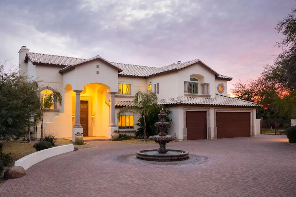 Sandstone by AvantStay Spacious Desert Oasis w Pool BBall Crt Movie Room