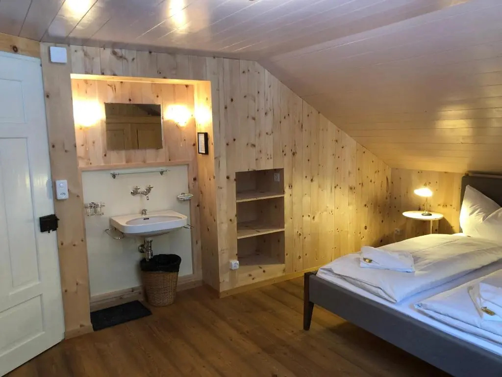 Standard Triple room