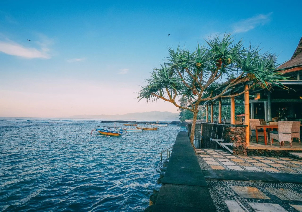 Beach & Waterfront