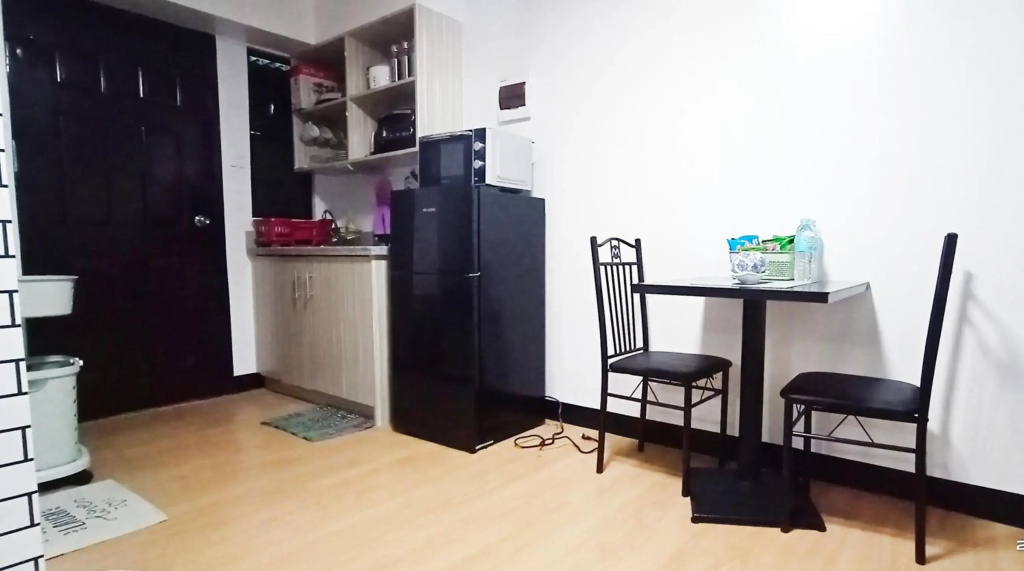 Relaxing 1-Bedroom Condo Unit (by Lee Portum)