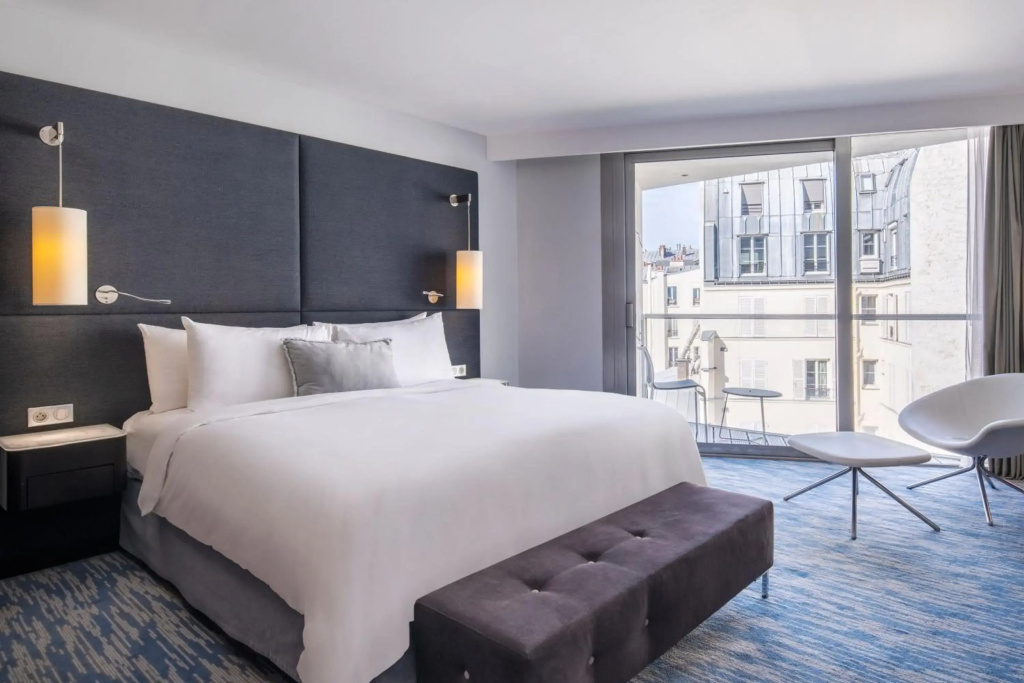 Отель Renaissance Paris Arc de Triomphe Hotel в Париже