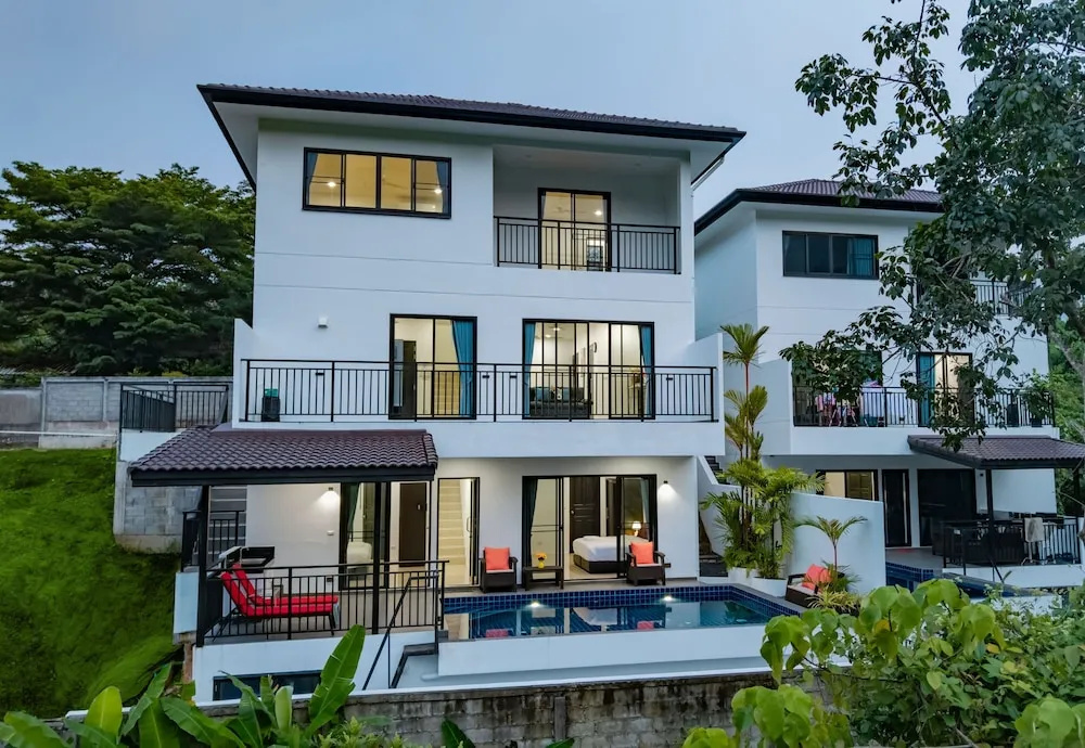 Luxurious Villa With Private Pool and Stunning Views