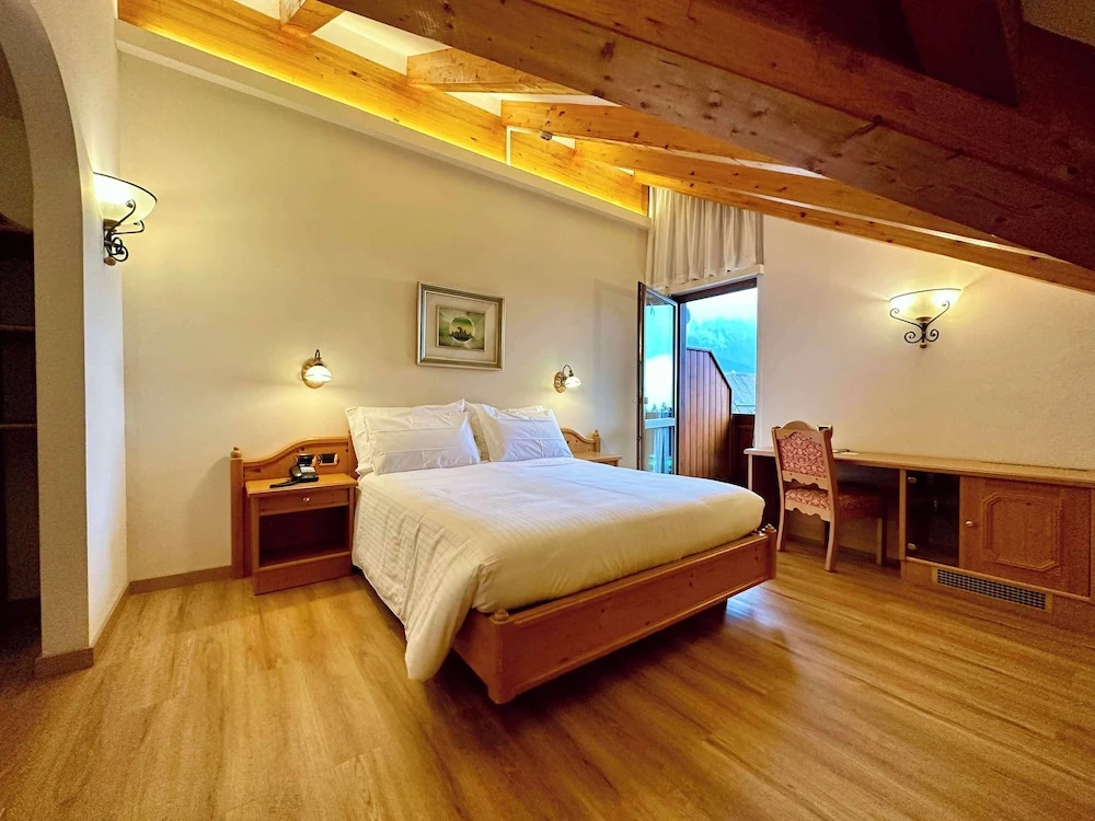 Standard Family room with balcony and with mountain view