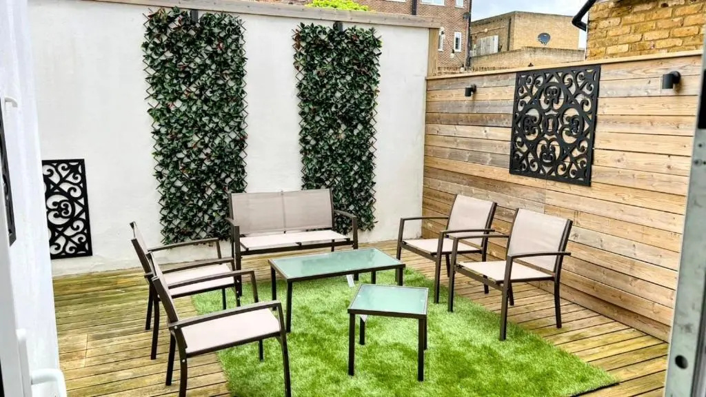 Surbiton Luxury Garden House 19