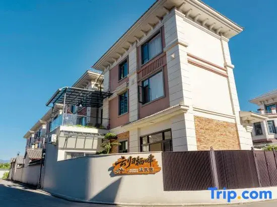 Yunguiqipan · Cloudfall Hot Springs Designer Boutique Stay (Tengyue Ancient Town Yanhu Park)