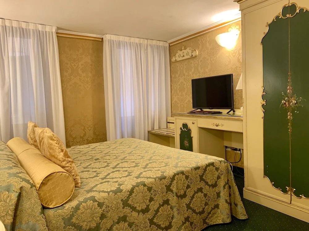 Standard Triple room with balcony
