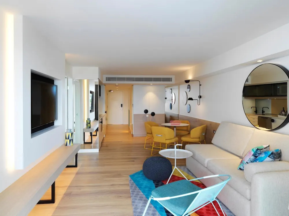 Deluxe Double Studio (full double bed)