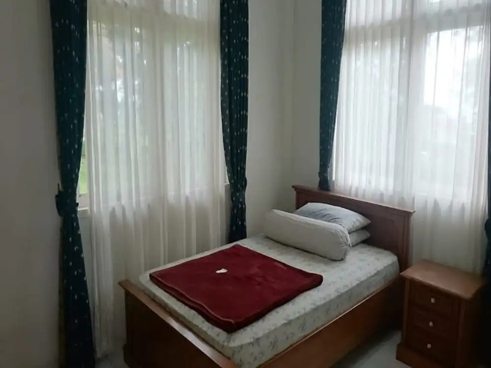 5 Bedrooms Family Villa