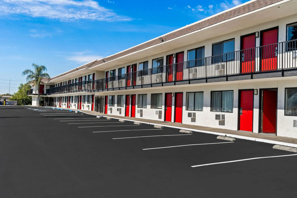 Econo Lodge Stockton near I-5 Fairgrounds