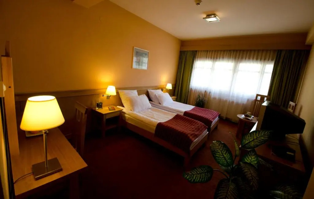 Hotel Restaurant Gondűző - Chambres