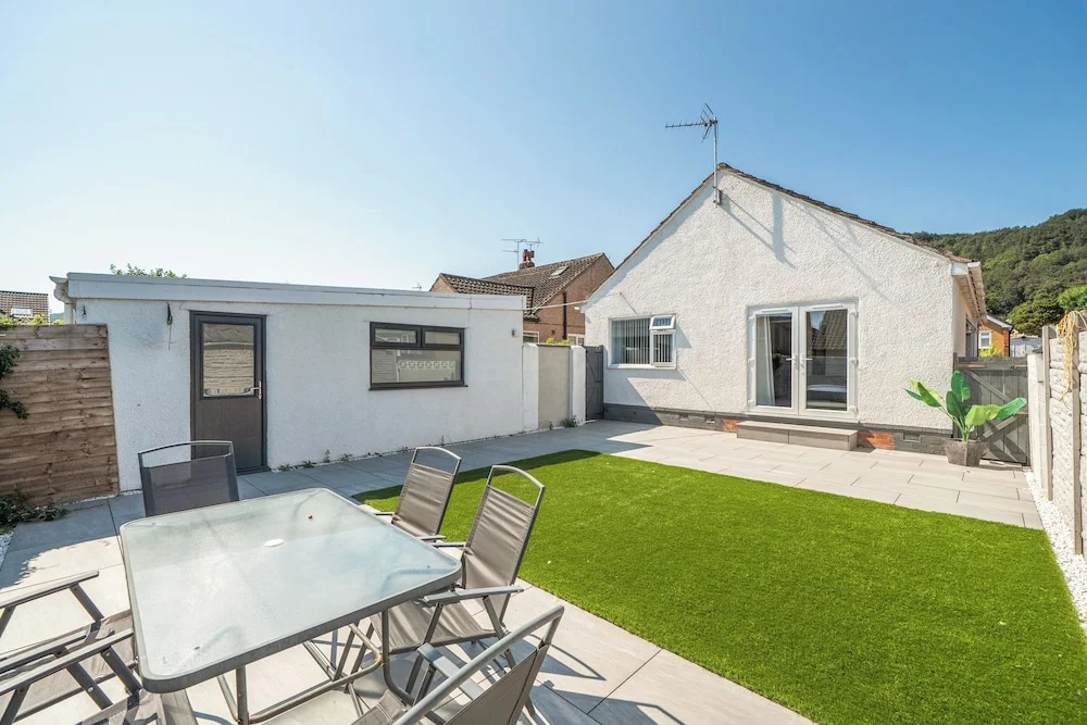 3-beds, Sleeps 6 Walking Distance to Castle & Town