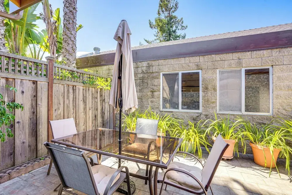 Alameda Studio w/ Patio: 3 Mi to Oakland Coliseum!