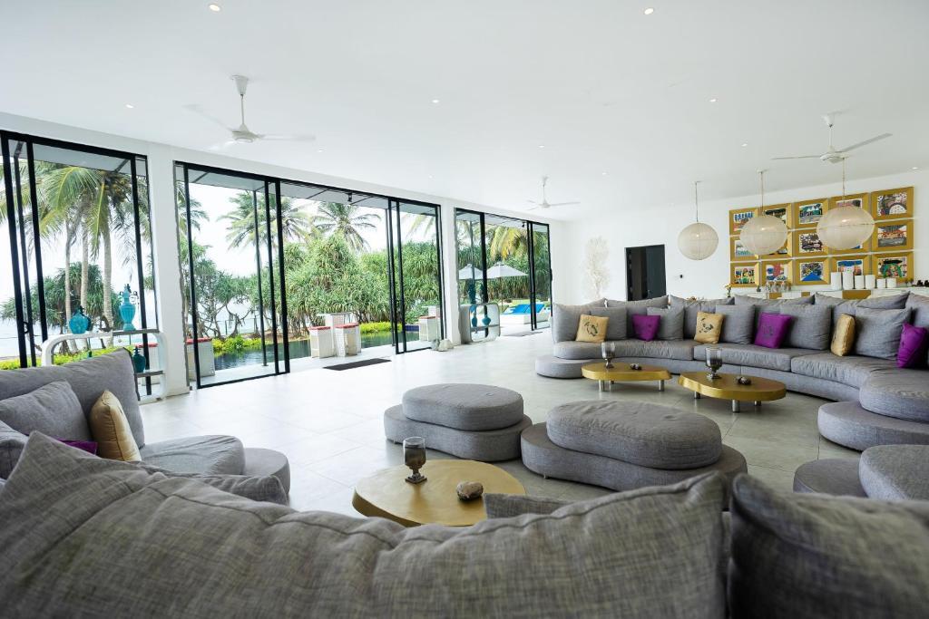 Green Turtle Villa By The Serendipity Collection