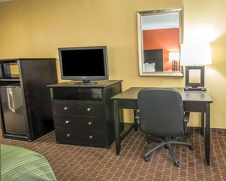 Double Suite (full double bed)