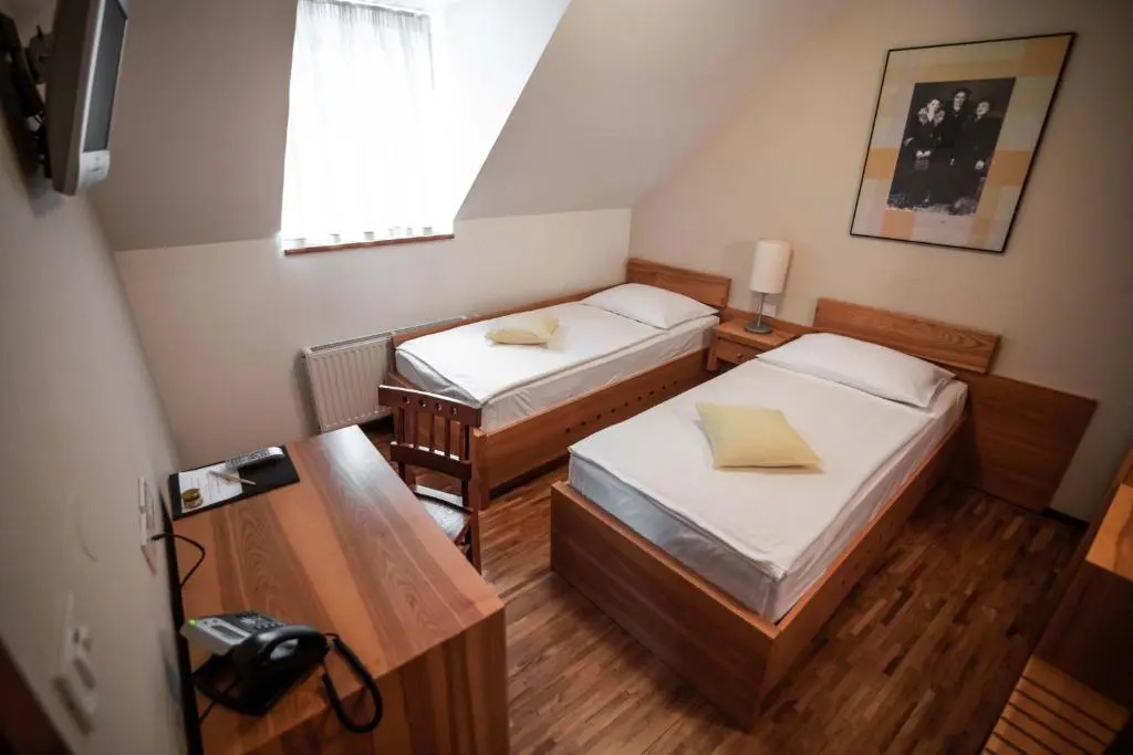Dvor Jezeršek Brnik - Chambres