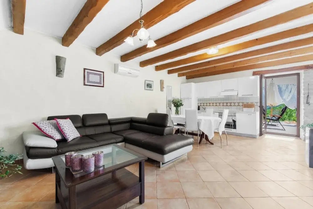 Holiday House with Pool Villa Ladybug