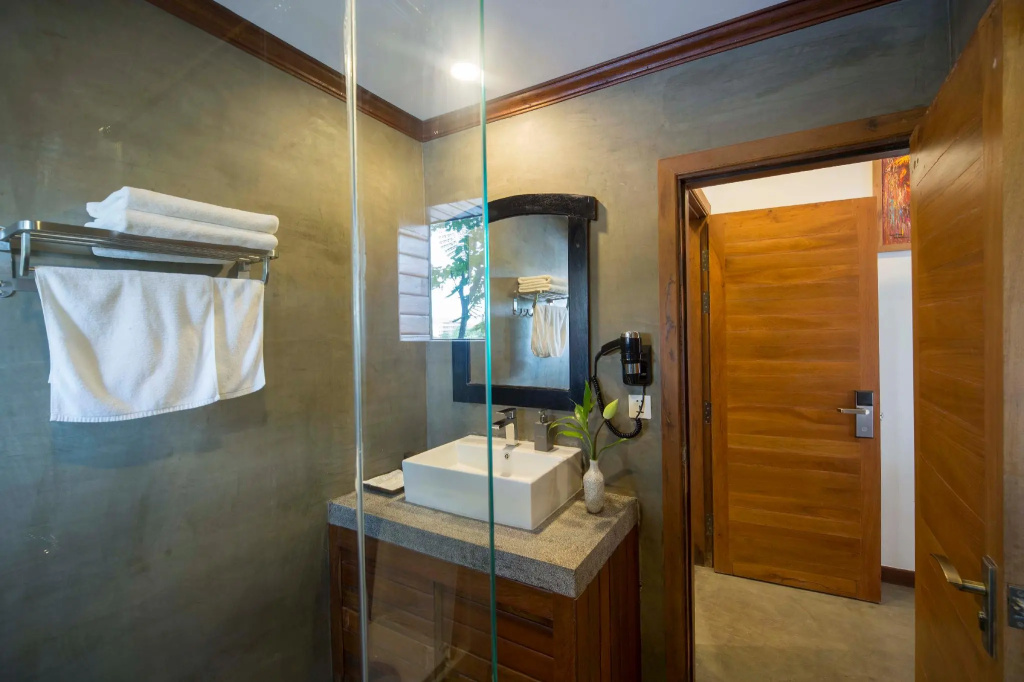 Deluxe Double room with balcony (full double bed)