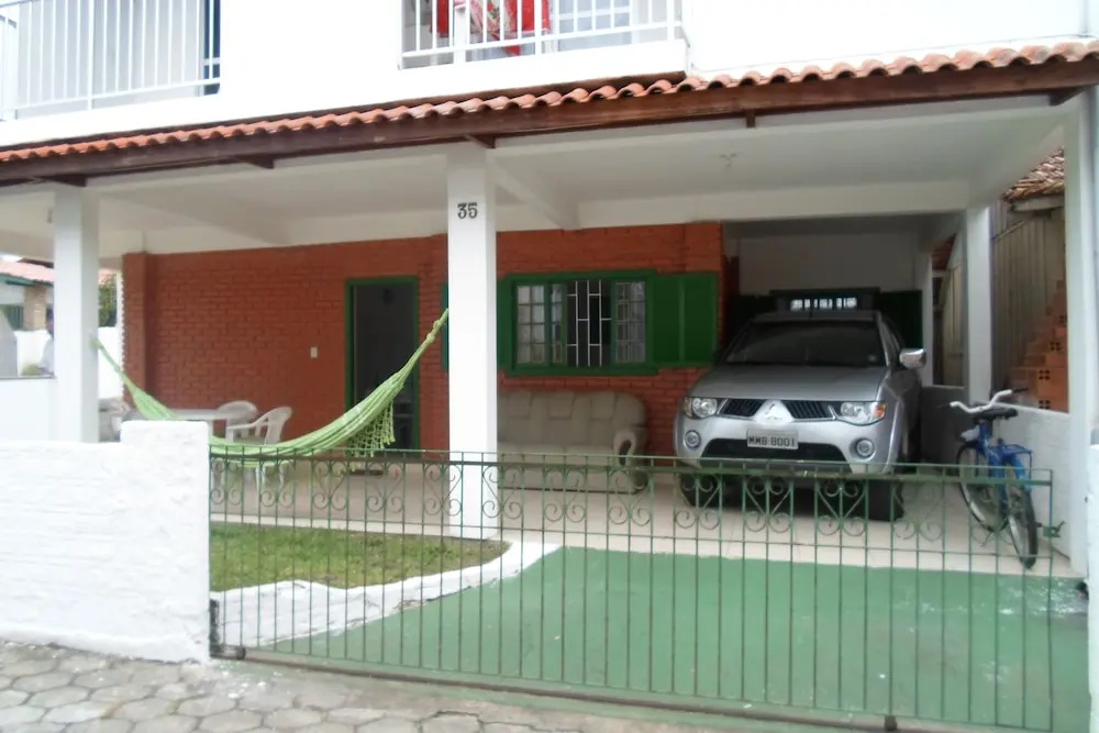 Casa a 50 metros da praia da Armação