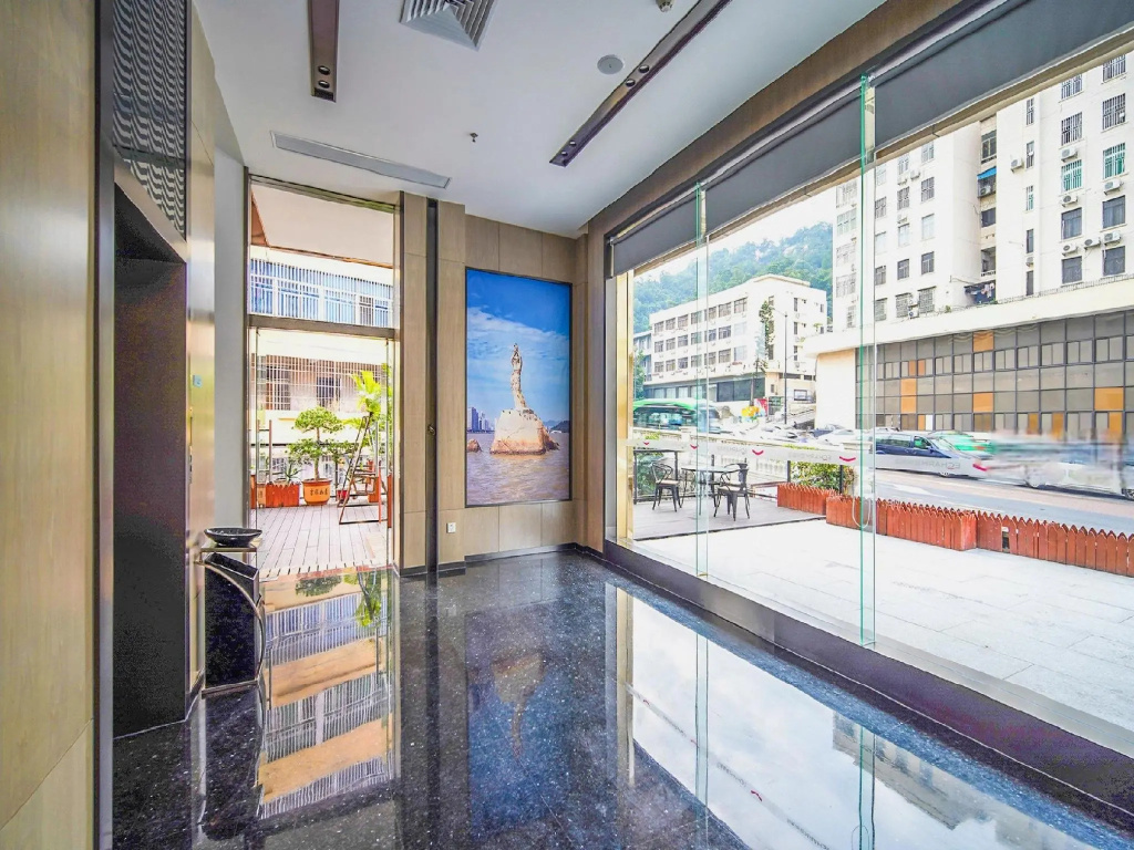 Echarm Hotel (Zhuhai Qinglü Road Riyuebei Grand Theatre) in Zhuhai