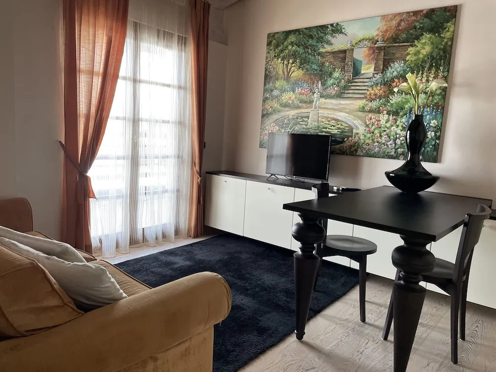 Premier Apartment