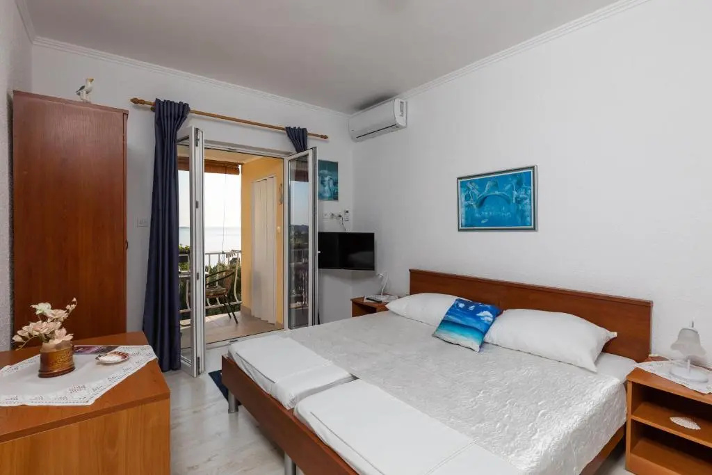 1 Bedroom Apartment with balcony and with sea view