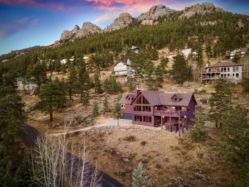 Awestruck Luxury Vacation At Windcliff 3 Bedroom Home by RedAwning