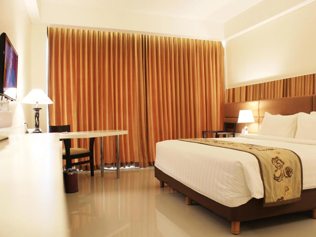 Golden Palace Hotel Lombok Room Type - Deluxe Double room (full double bed)