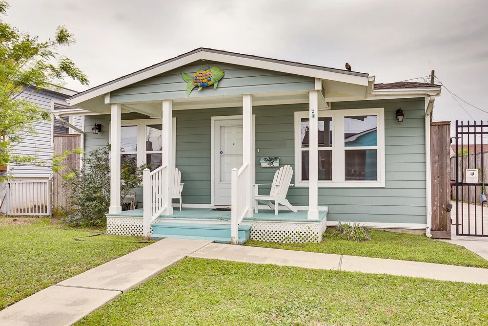 Pet-friendly Galveston Cottage < 1 Mi to Beach!