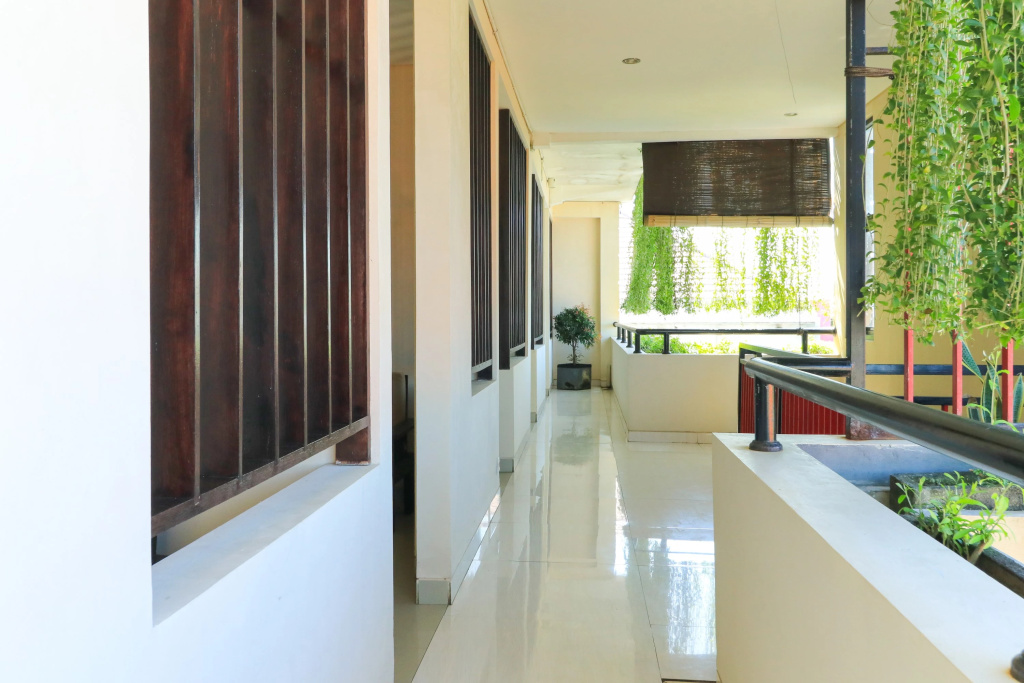 Lobby & Reception