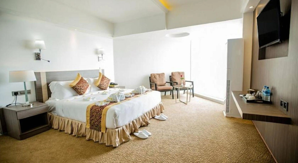 Hotel Hazel — 4