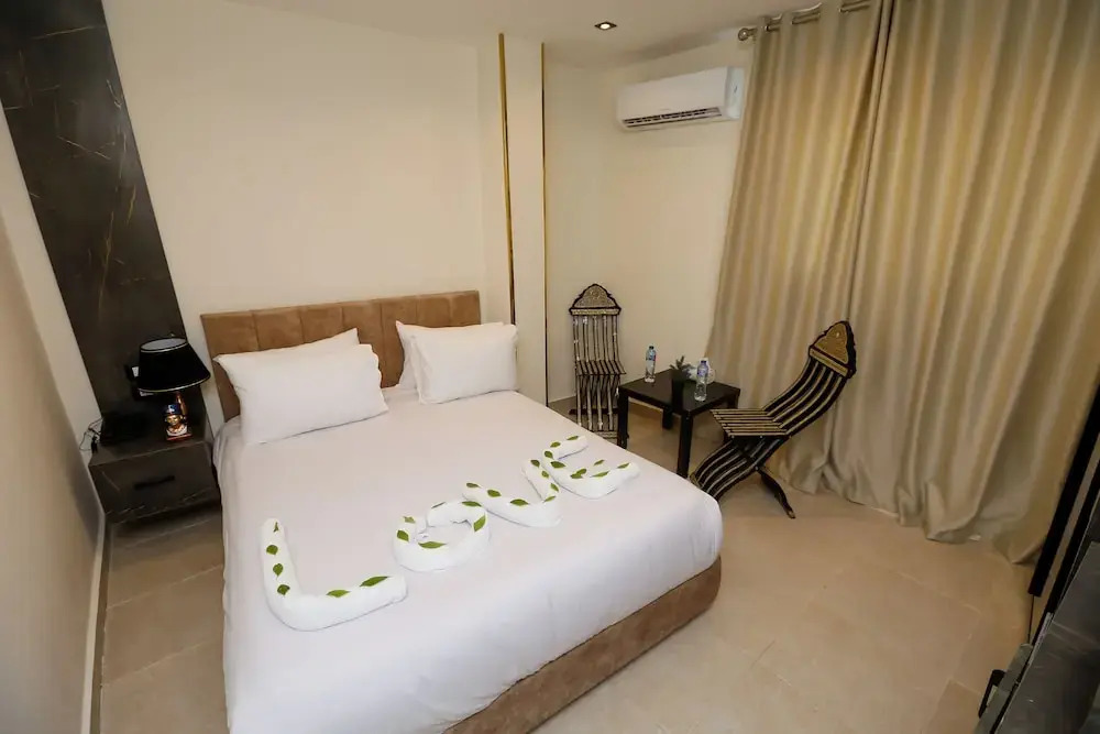 Taj pyramids view inn - фото 38