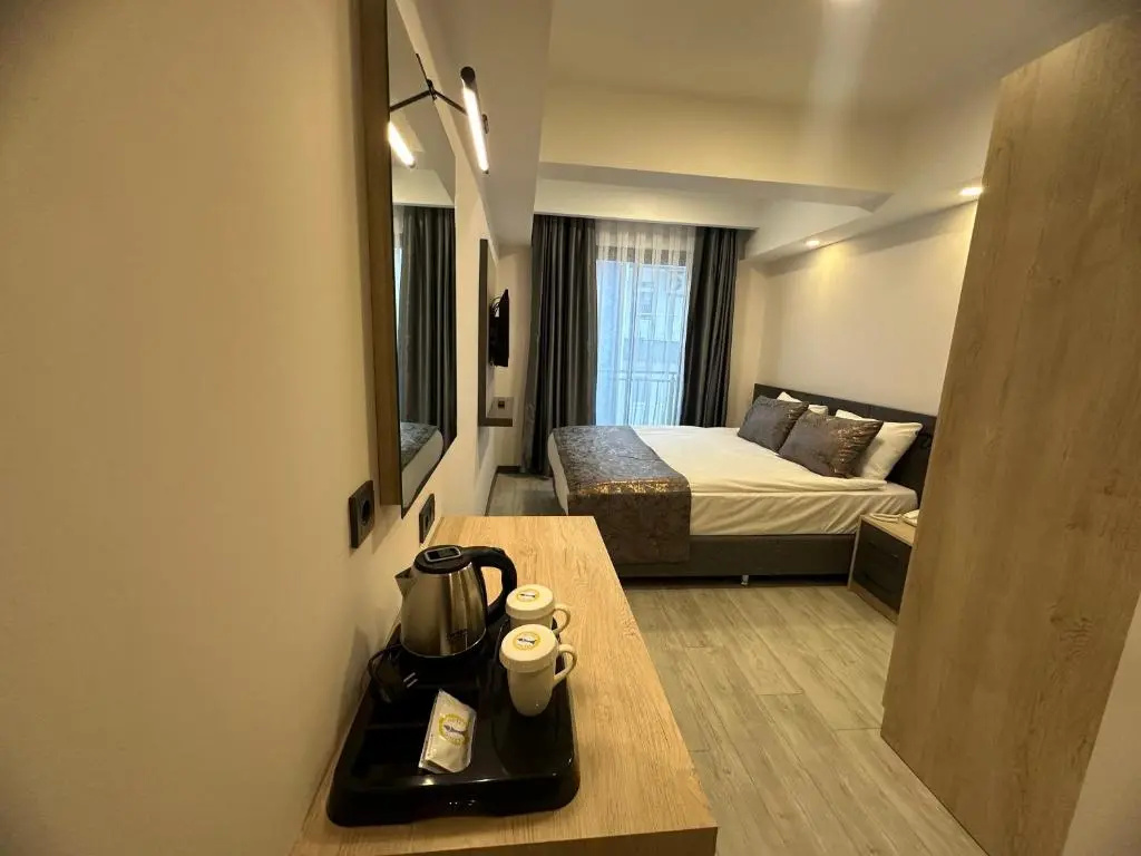 Deluxe Double room (full double bed)